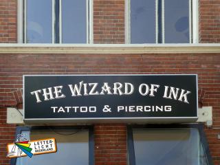 Bestaande lichtbak voorzien van nieuw logo tattoo en piercing shop
